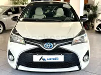 Usado Toyota Yaris Hybrid 100 CV (73 kW) 2017 Blanco Berlina