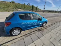 Usado Peugeot 207 70 CV (51 kW) 2012 Azul Berlina