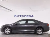 Usado VW Passat 122 CV (89 kW) 2022 Gris Familiar