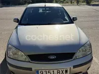 Usado Ford Mondeo Trend 125 CV (91 kW) 2002 Gris / plata Berlina