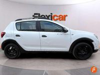 Käytetty Dacia Sandero Stepway 90 HP (66 kW) 2017 Valkoinen Sedan