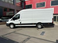 Usado Ford Transit 170 CV (125 kW) 2023 Blanco Berlina