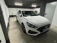 Usado Hyundai i30 110 CV (80 kW) 2021 Blanco Berlina