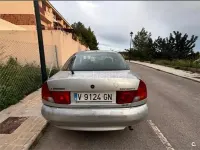 Usado Mitsubishi Carisma 100 CV (73 kW) 1999 Gris / plata Berlina