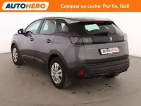 Usado Peugeot 3008 Active 131 CV (96 kW) 2022 Gris SUV
