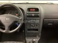 Usado Opel Astra Club 75 CV (55 kW) 2001 Blanco Berlina