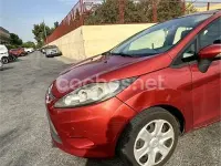 Usado Ford Fiesta Trend 82 CV (60 kW) 2009 Rojo Berlina