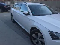 Usado Skoda Superb Active 150 CV (110 kW) 2018 Blanco Familiar