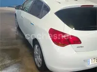 Usado Opel Astra Enjoy 115 CV (84 kW) 2011 Blanco Berlina