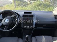 Usado VW Polo Trendline 100 CV (73 kW) 2004 Gris / plata Utilitario