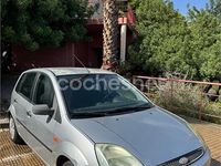 Usado Ford Fiesta Trend 68 CV (50 kW) 2004 Gris / plata Utilitario