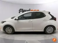 Usado Toyota Yaris Active 116 CV (85 kW) 2025 Blanco Utilitario