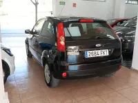 Usado Ford Fiesta Ambiente 70 CV (51 kW) 2007 Azul Utilitario