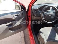 Usado Ford Fiesta Sport 103 CV (75 kW) 2003 Rojo Utilitario