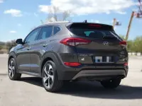 Usado Hyundai Tucson 136 CV (100 kW) 2016 Gris SUV