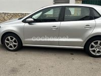 Usado VW Polo Advance 60 CV (44 kW) 2014 Gris / plata Berlina