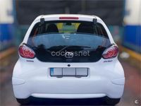 Usado Toyota Aygo Live 68 CV (50 kW) 2013 Blanco Utilitario
