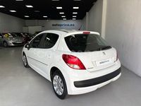 Usado Peugeot 207 Active 70 CV (51 kW) 2011 Blanco Berlina