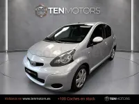 Usado Toyota Aygo Live 68 CV (50 kW) 2010 Gris / plata Utilitario