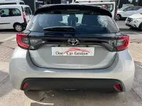 Usado Toyota Yaris Hybrid Business Edition 116 CV (85 kW) 2024 Gris / plata Berlina