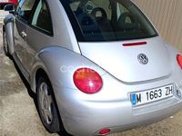 Usado VW New Beetle 102 CV (75 kW) 2000 Gris / plata Utilitario