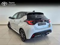 Usado Toyota Yaris Hybrid Sport 116 CV (85 kW) 2023 Gris / plata Berlina