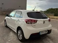 Usado Kia Rio Plus 84 CV (61 kW) 2018 Blanco Berlina