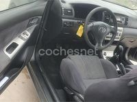 Usado Toyota Corolla Sol 90 CV (66 kW) 2004 Gris / plata Berlina