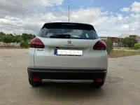 Usado Peugeot 2008 Allure 110 CV (80 kW) 2017 Blanco SUV