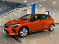 Usado Renault Clio V Evolution 140 CV (102 kW) 2024 Naranja Berlina