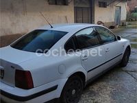 Usado VW Passat 90 CV (66 kW) 1997 Blanco Berlina