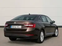 Usado Skoda Superb Ambition 150 CV (110 kW) 2017 Marrón Berlina