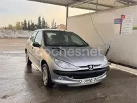 Usado Peugeot 206 90 CV (66 kW) 2000 Gris / plata Berlina