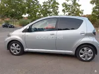 Usado Toyota Aygo 68 CV (50 kW) 2011 Gris / plata Utilitario