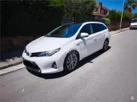 Usado Toyota Auris Hybrid Active 136 CV (100 kW) 2014 Blanco Familiar