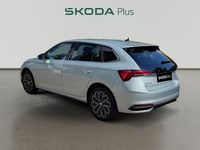 Usado Skoda Scala Selection 115 CV (84 kW) 2025 Gris plata Utilitario