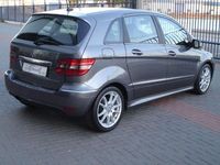 Usado Mercedes B180 Sport Edition 109 CV (80 kW) 2010 Gris Monovolumen