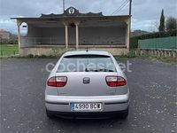 Usado Seat Leon 110 CV (80 kW) 2000 Gris / plata Utilitario