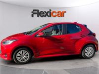 Usado Toyota Yaris Hybrid Active 116 CV (85 kW) 2023 Rojo Utilitario