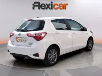 Usado Toyota Yaris Active 100 CV (73 kW) 2020 Blanco