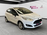 Usado Ford Fiesta Trend 75 CV (55 kW) 2017 Blanco Berlina