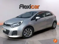 Usado Kia Rio 84 CV (61 kW) 2017 Gris Utilitario