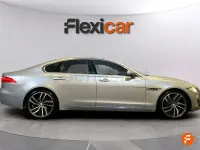 Usado Jaguar XF R-Sport 180 CV (132 kW) 2017 Gris / plata Berlina