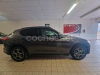 Usado Alfa Romeo Stelvio Executive 190 CV (139 kW) 2019 Gris / plata SUV