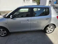 Usado Skoda Fabia Ambition 75 CV (55 kW) 2015 Gris / plata Berlina