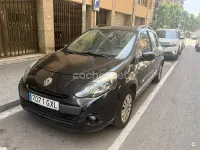 Usado Renault Clio GrandTour Dynamique 85 CV (62 kW) 2010 Negro Familiar