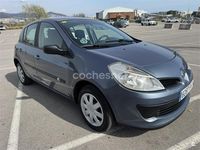 Usado Renault Clio II Dynamique 85 CV (62 kW) 2006 Gris / plata Berlina