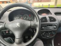 Usado Peugeot 206 70 CV (51 kW) 2000 Gris / plata Berlina