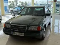 Usado Mercedes C180 121 CV (88 kW) 1993 Verde Berlina