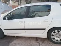 Usado Peugeot 307 110 CV (80 kW) 2004 Blanco Berlina